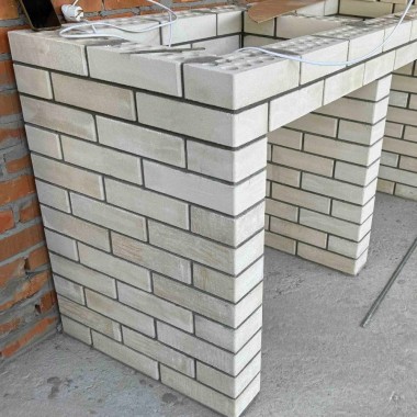 Літос (гладка біла пустотіла цегла)